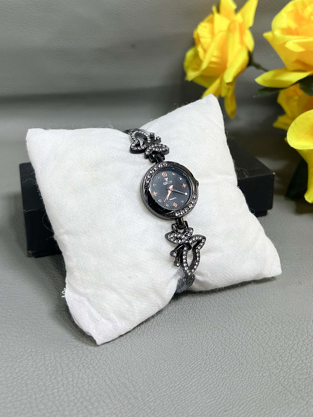 Black Stylish Wrist Watch for Women WW79