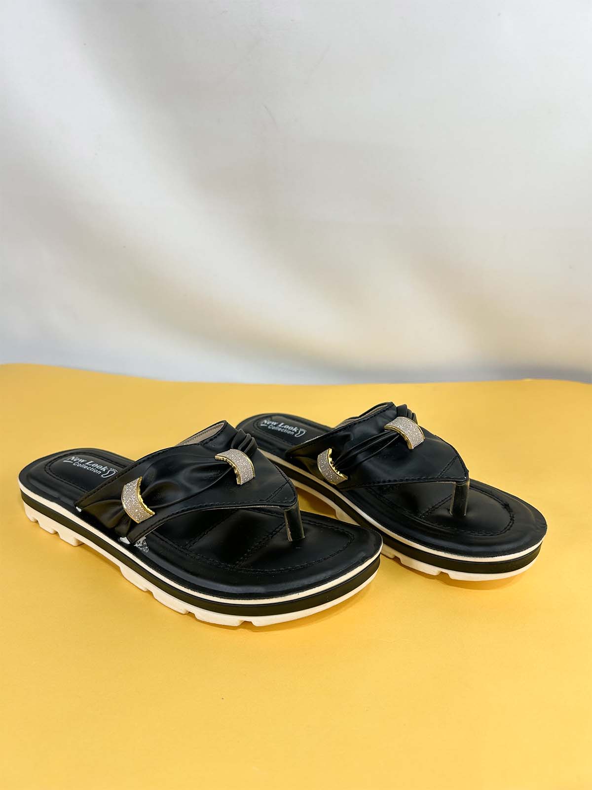 Black Casual Slipper for Women WS39