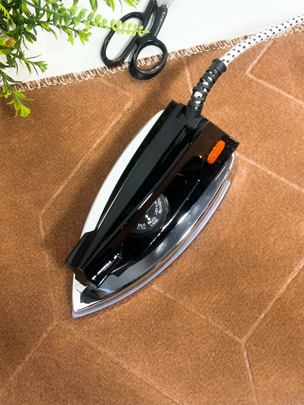Light Weight Electric Dry Iron 1000W