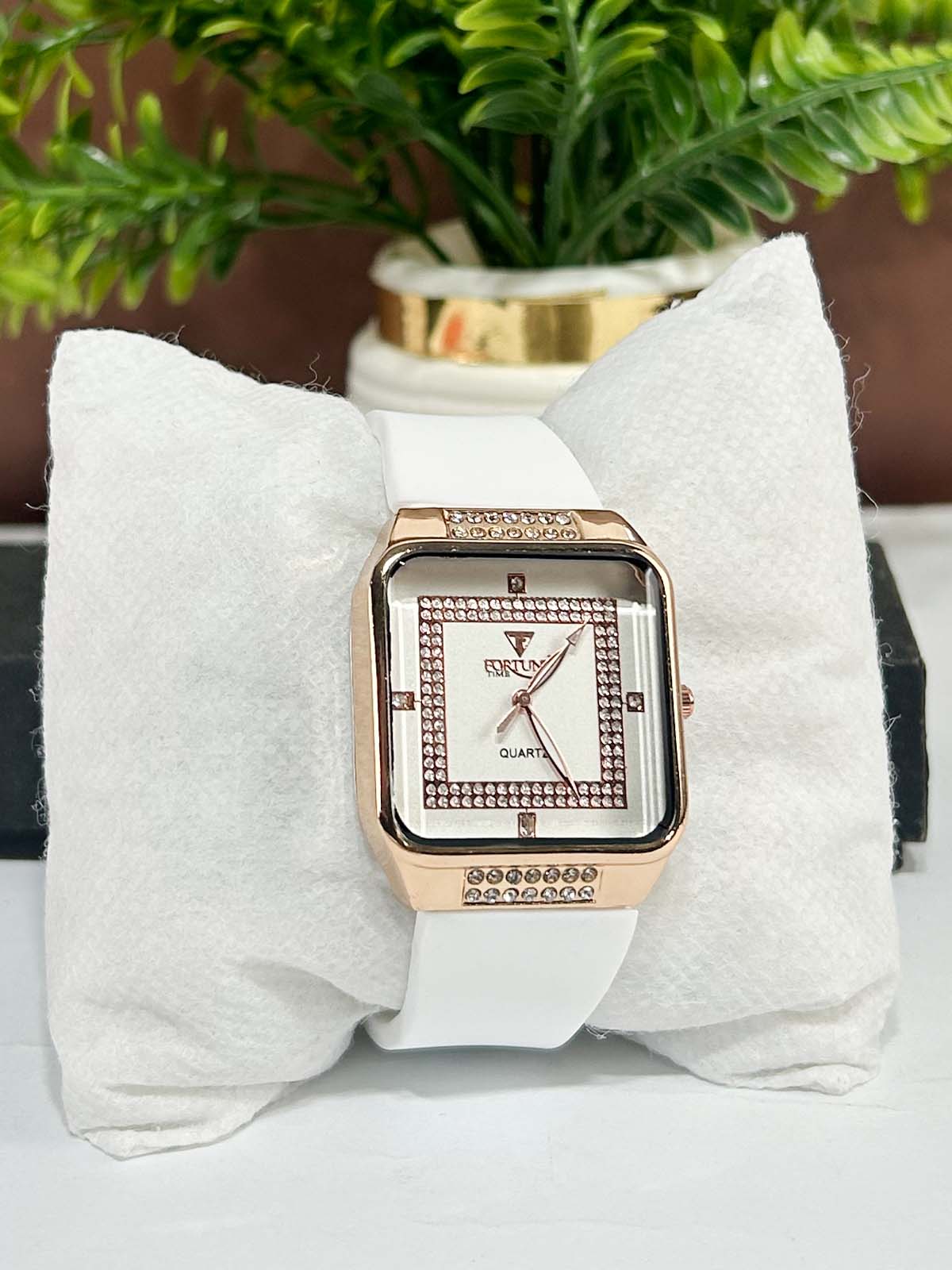 White Stylish Wrist Watch for Women WW145