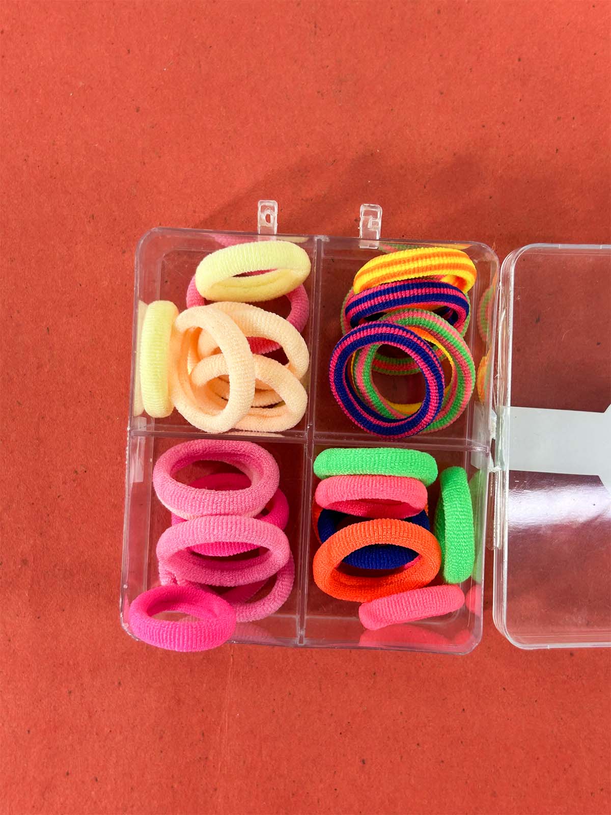 Box Of Multicolor Bands For Girls GHC103