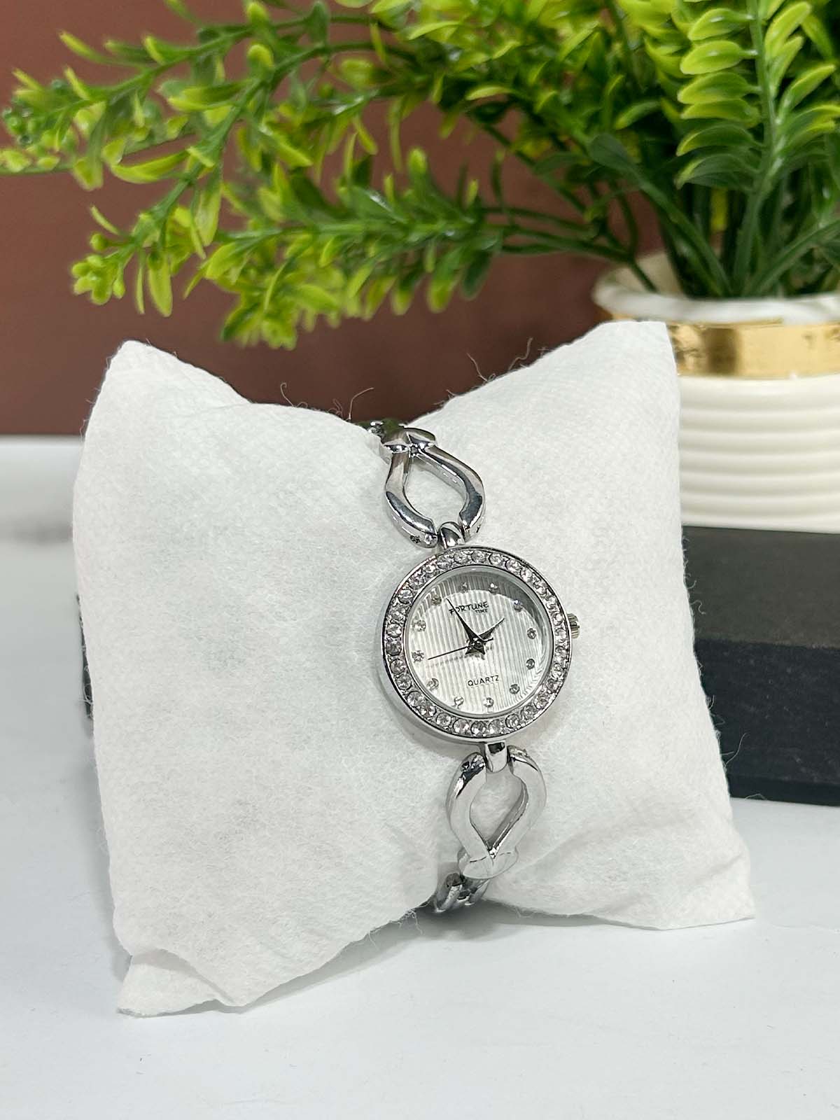 Silver Stylish Wrist Watch for Women WW135