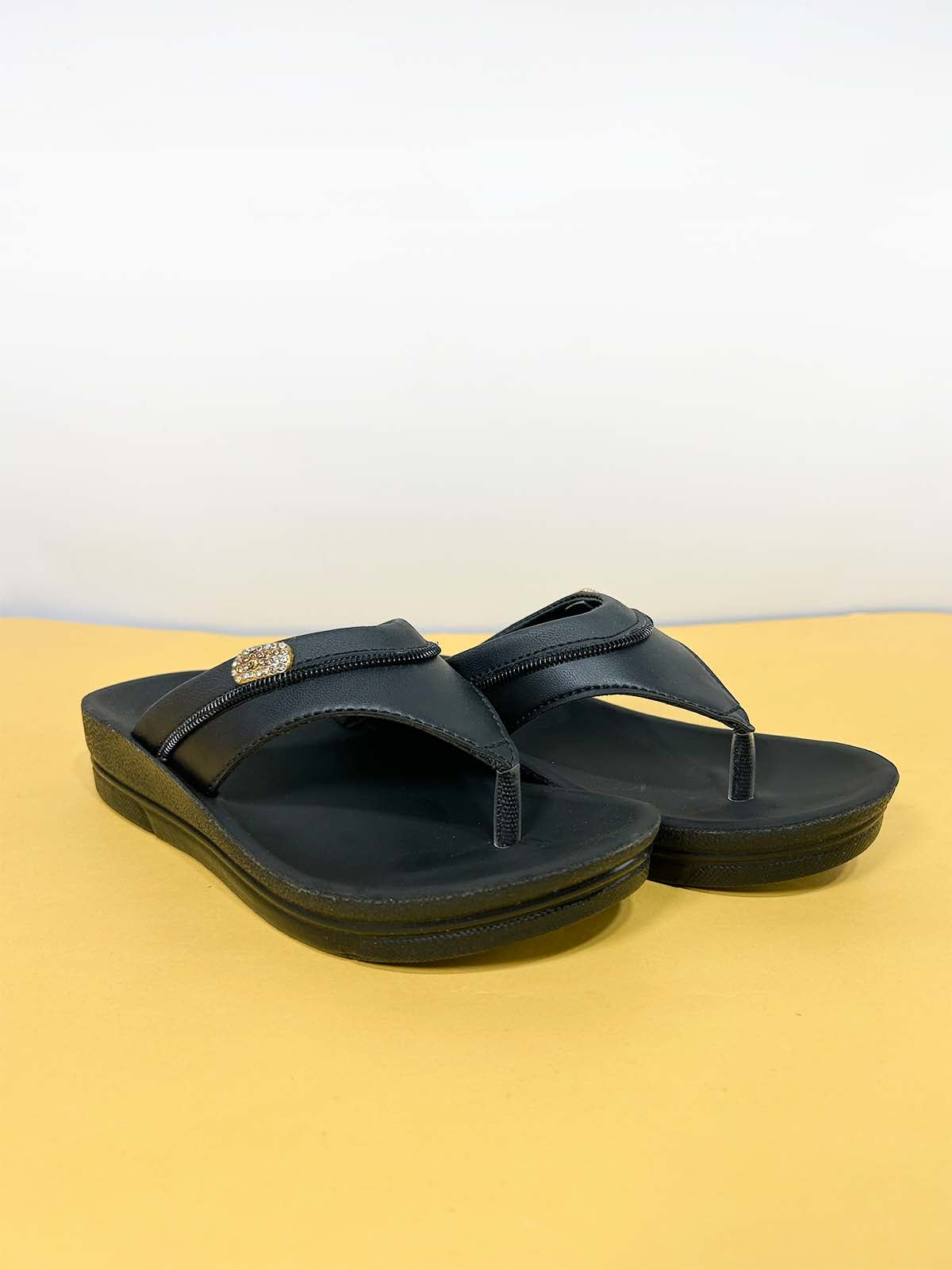 Black Casual Slipper for Women WS41