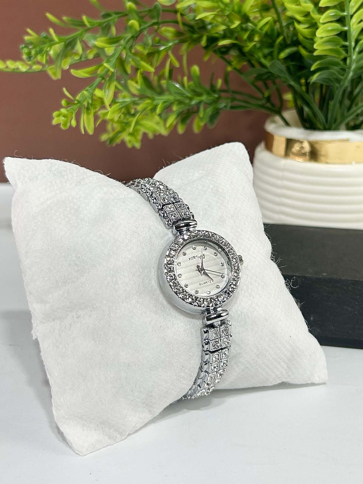 Silver Stylish Wrist Watch for Women WW132
