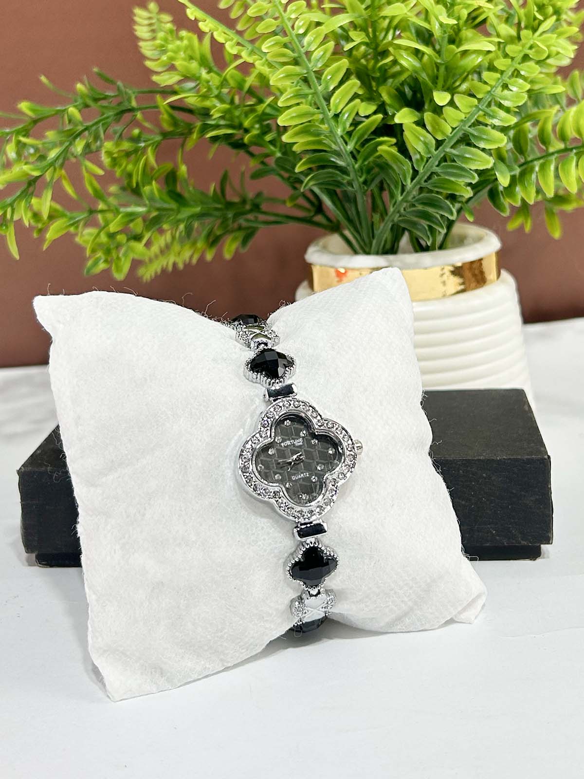 Silver Stylish Wrist Watch for Women WW125