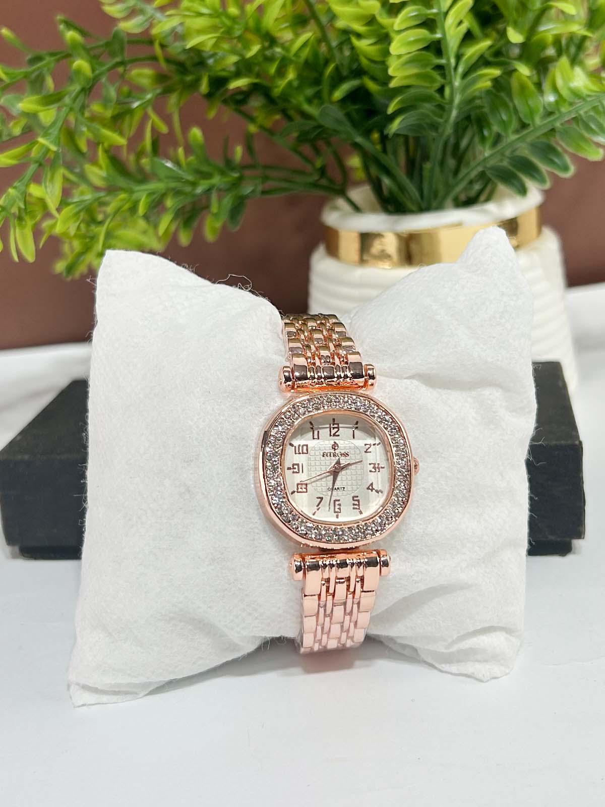 Bronze Stylish Wrist Watch for Women WW99