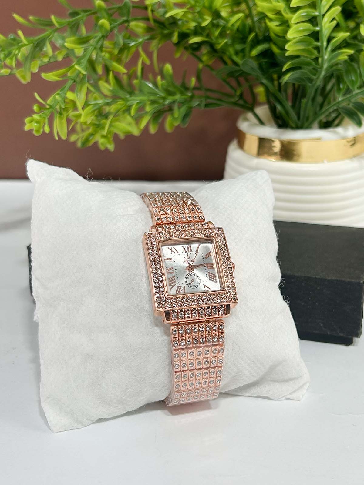 Bronze Stylish Wrist Watch for Women WW98