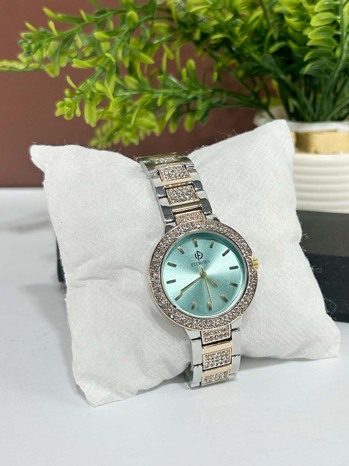 Silver Stylish Wrist Watch for Women WW92