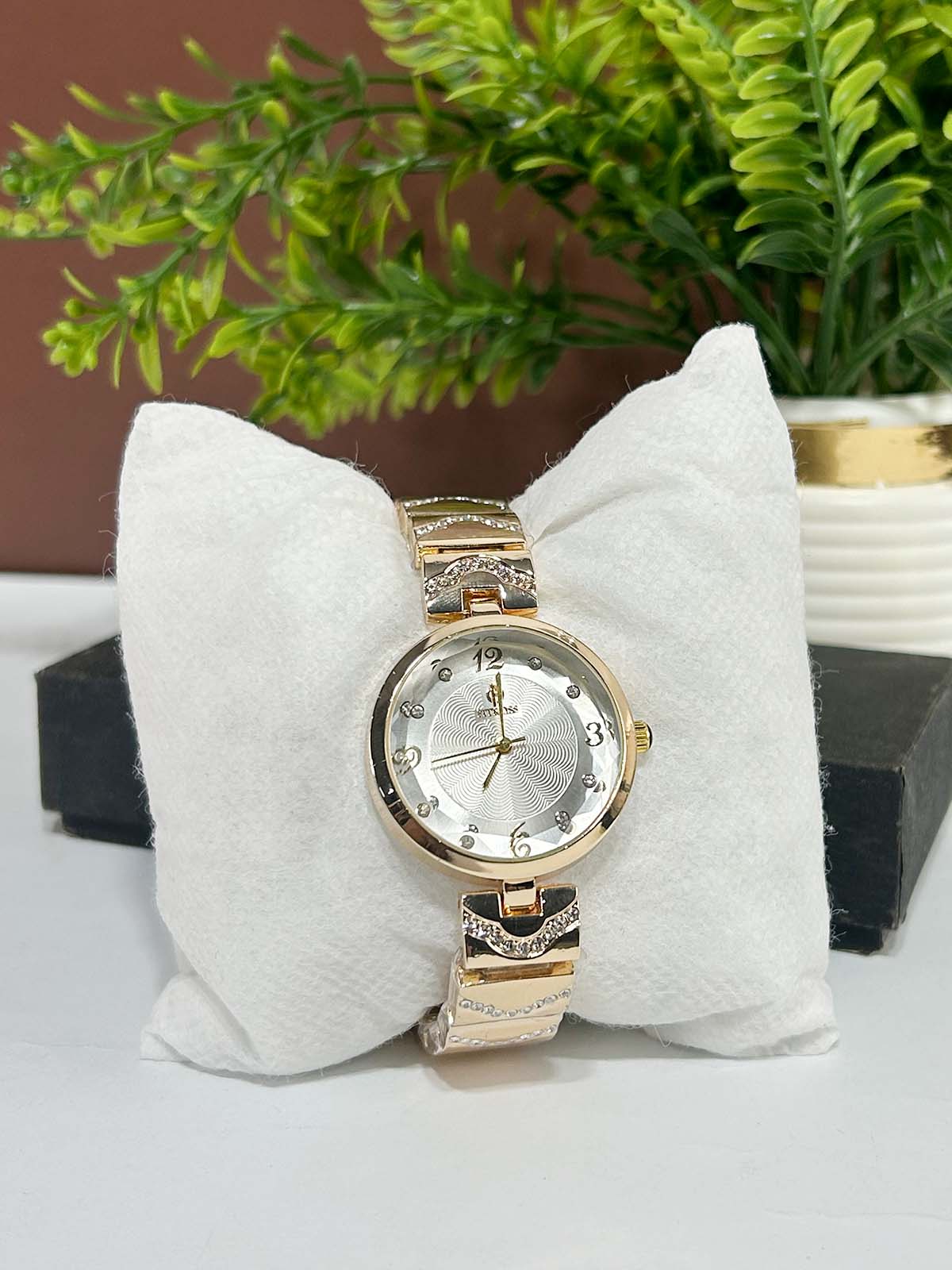 Golden Stylish Wrist Watch for Women WW89