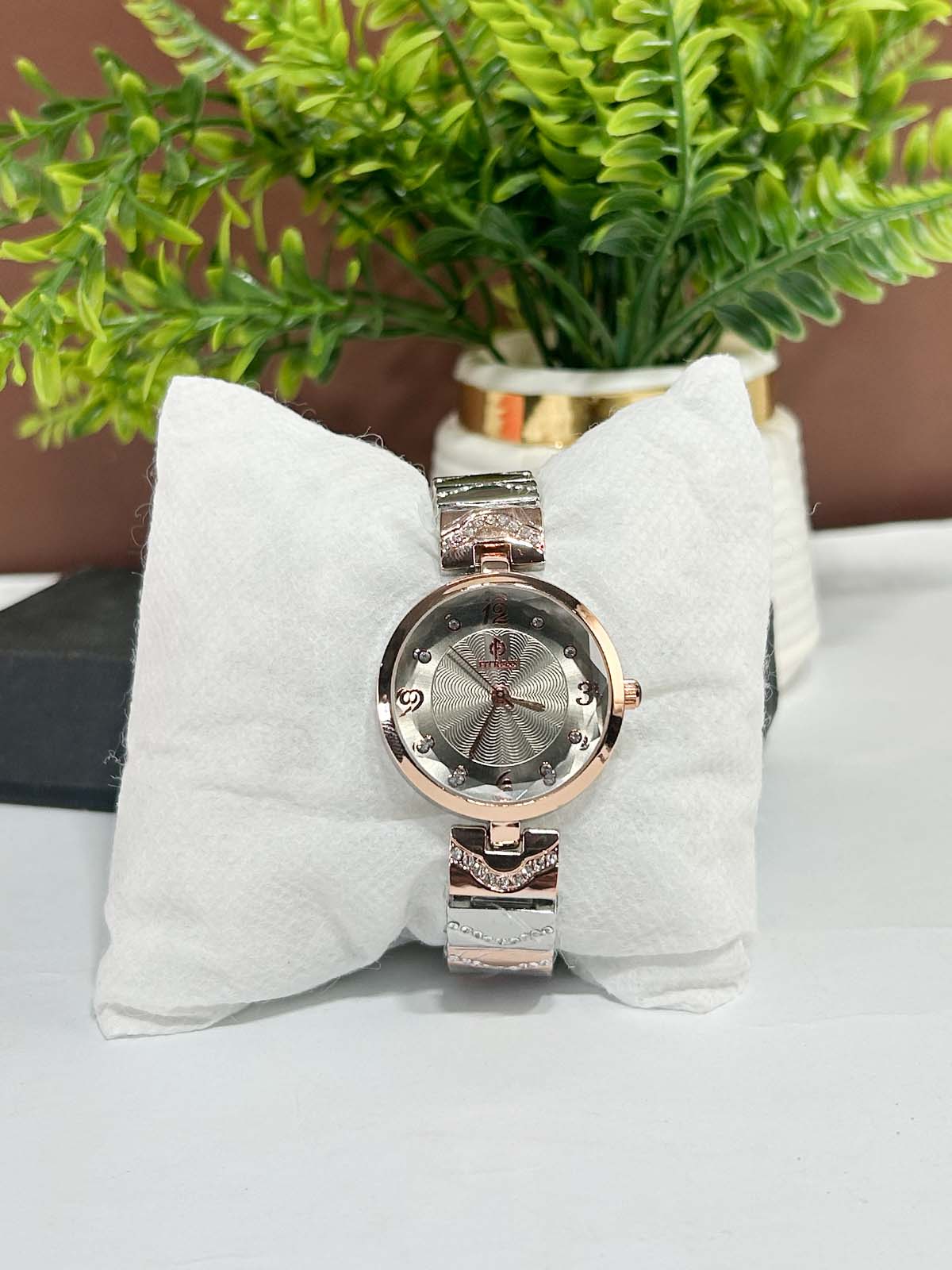 Bronze Stylish Wrist Watch for Women WW87