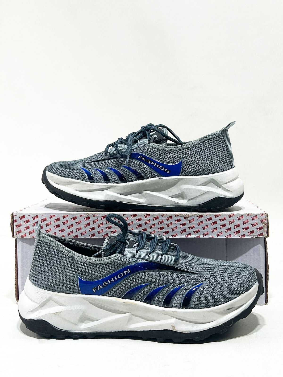 Grey Casual Sneakers For Men MJS252