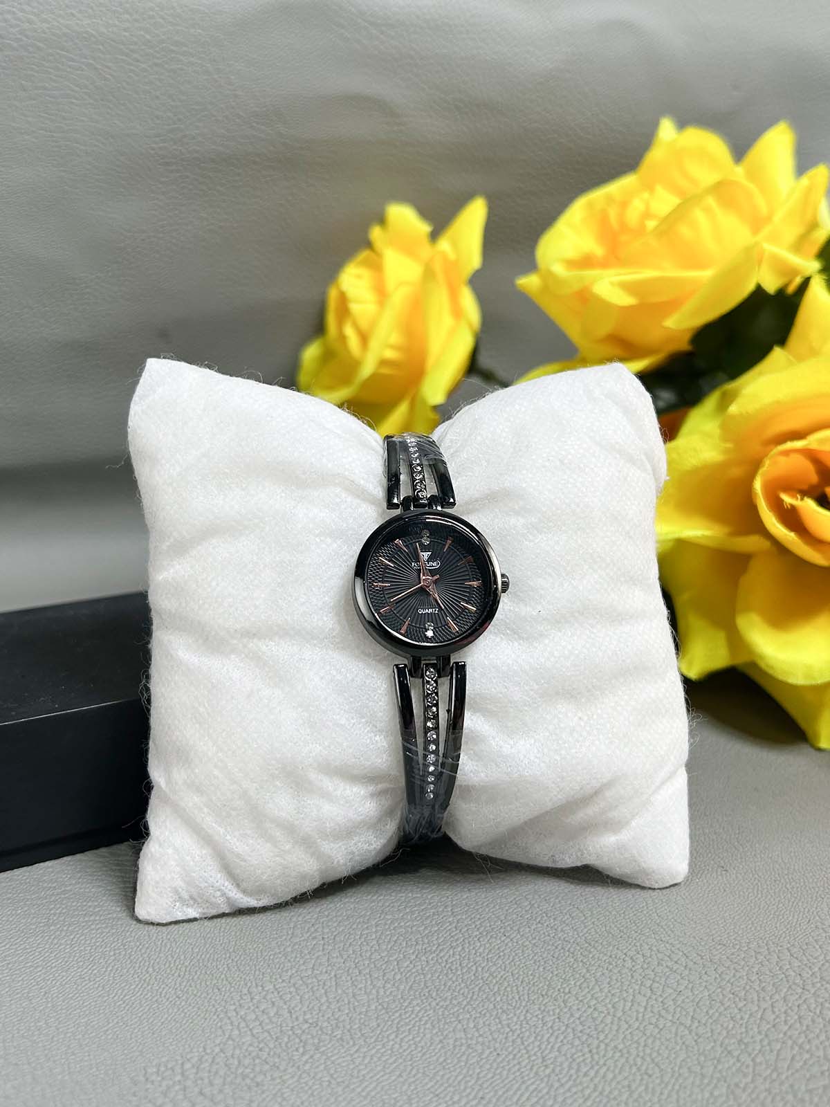 Black Stylish Wrist Watch for Women WW77
