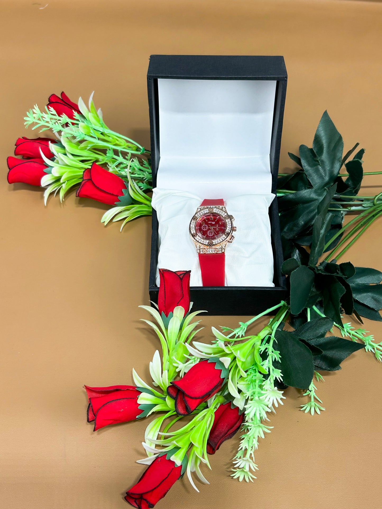 Red Stylish Wrist Watch for Women WW68
