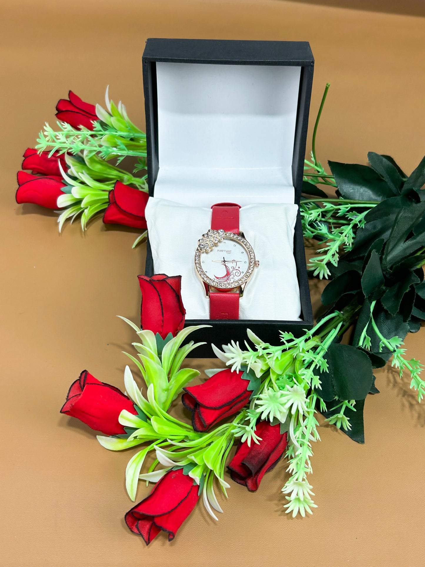Red Stylish Wrist Watch for Women WW59