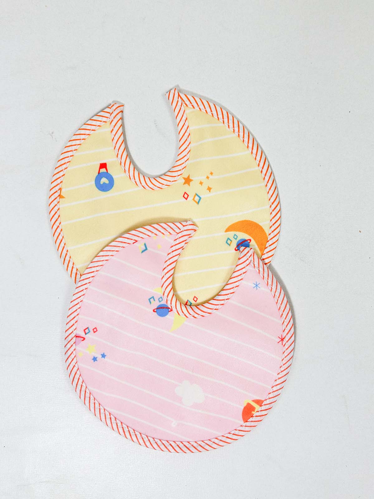 D9 Pack Of 2 Soft and Absorbent Bibs for Newborn NBC27