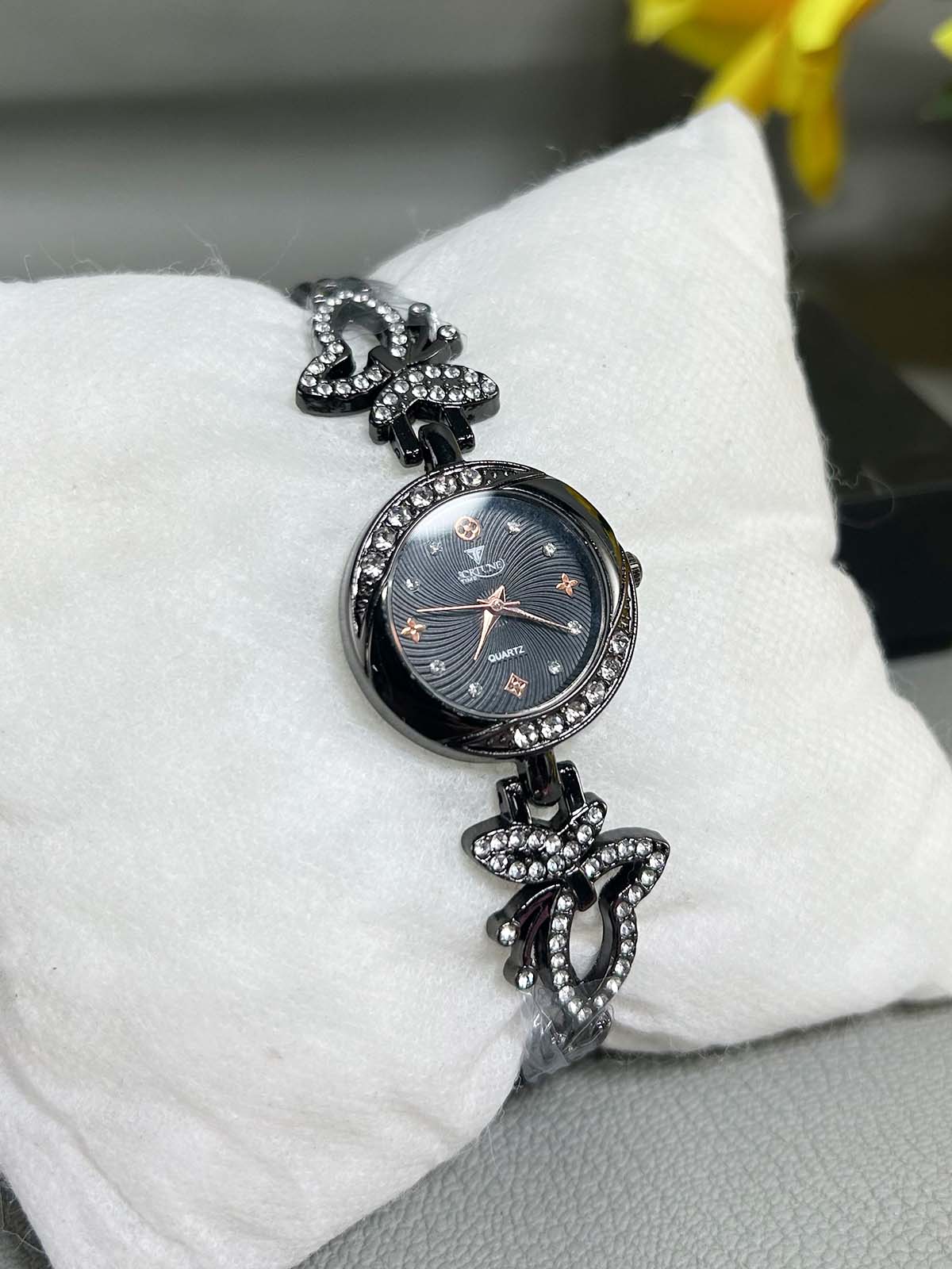 Black Stylish Wrist Watch for Women WW79