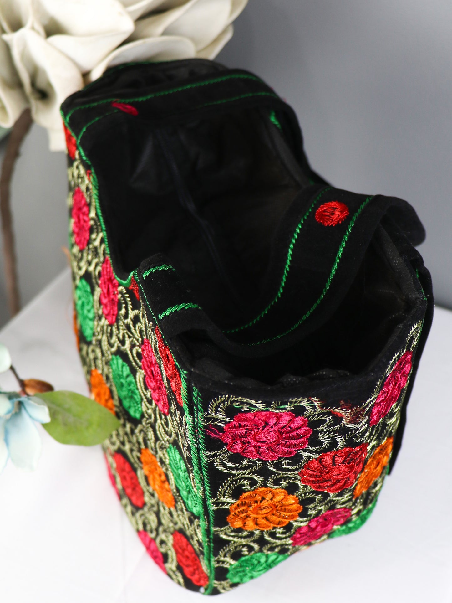 Women's Traditional Handbag Flowers - Multicolor