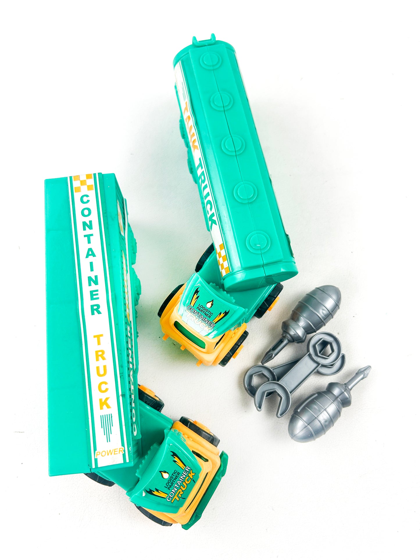 Pack Of 2 Tank Truck With Assemble Tools