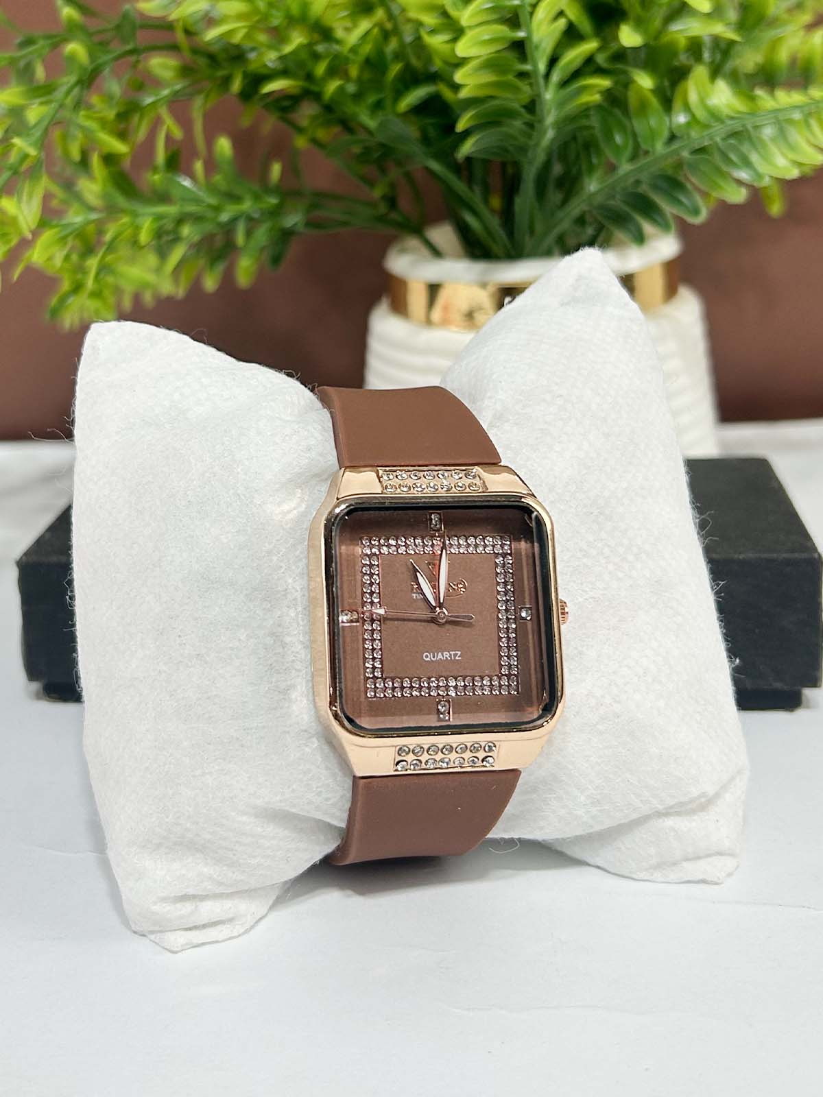 Brown Stylish Wrist Watch for Women WW143