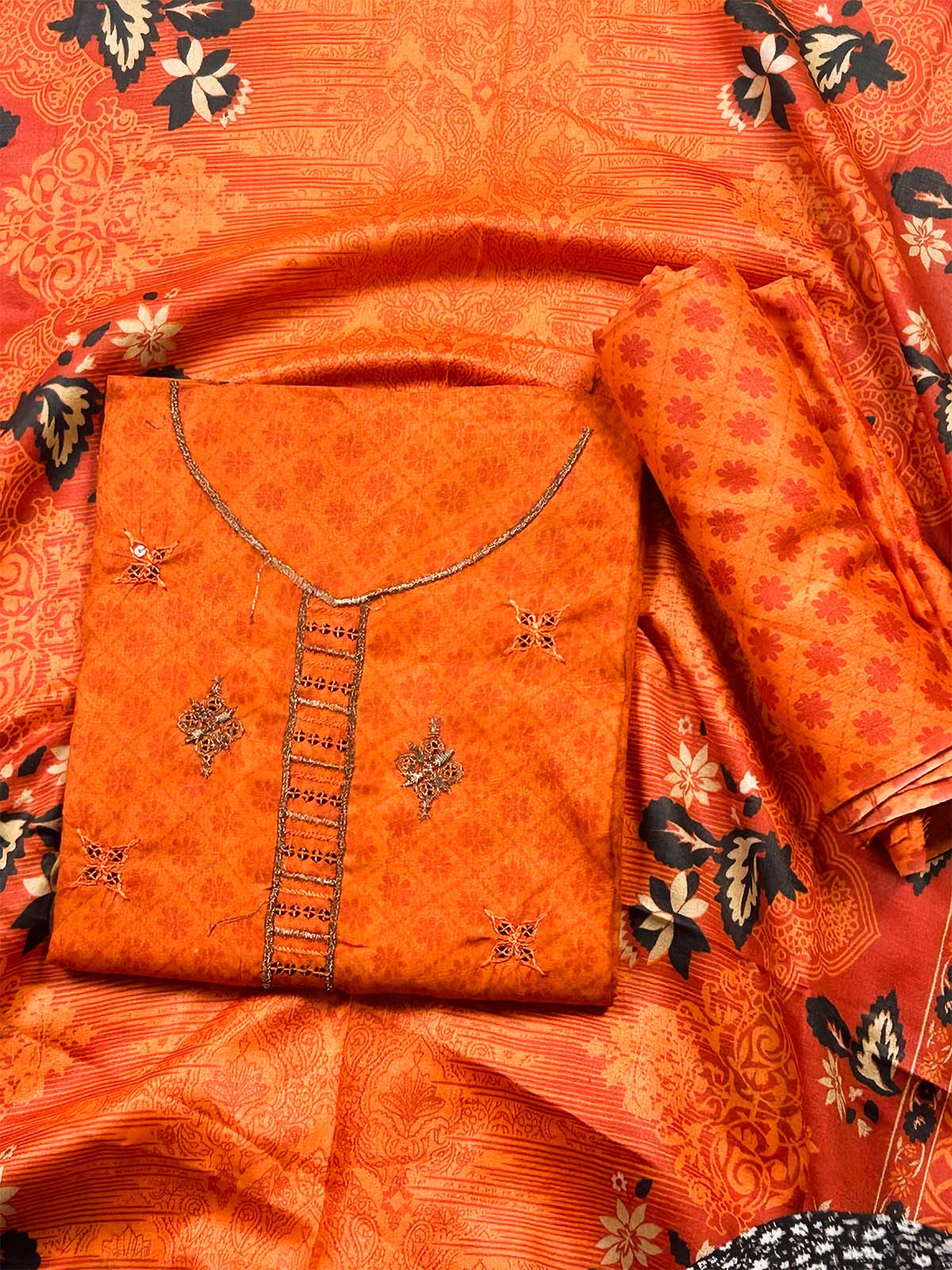 3Pcs Unstitched Digital Lawn Suit For Women WU255