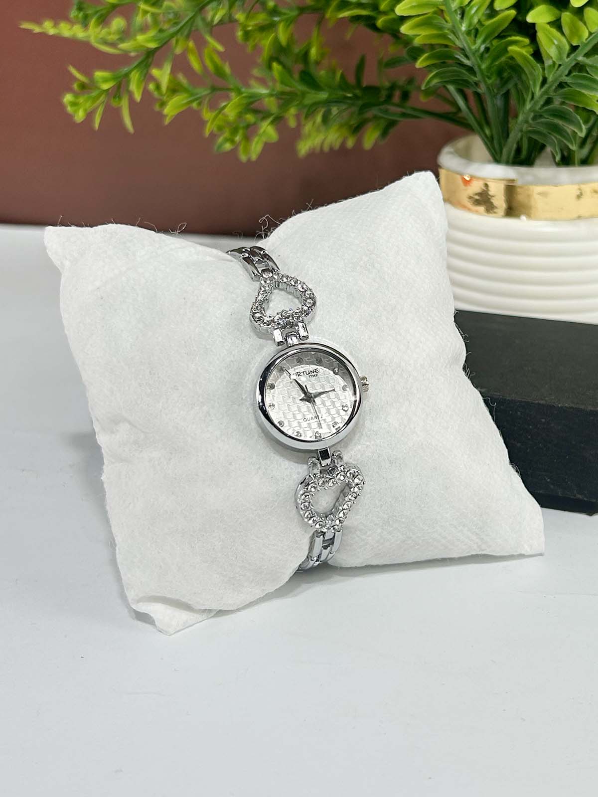 Silver Stylish Wrist Watch for Women WW128