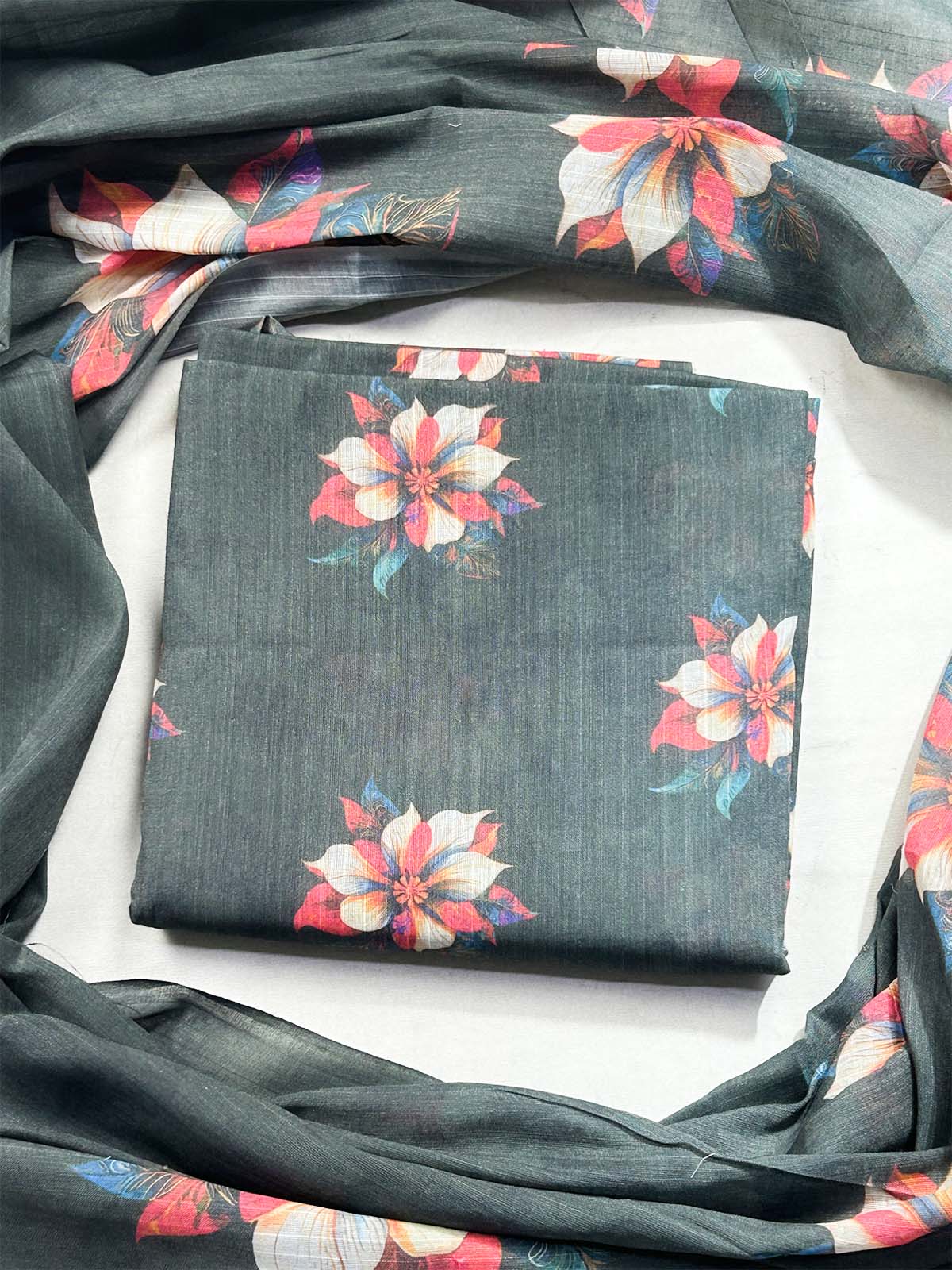 3Pcs Unstitched Digital Lawn Suit For Women WU275