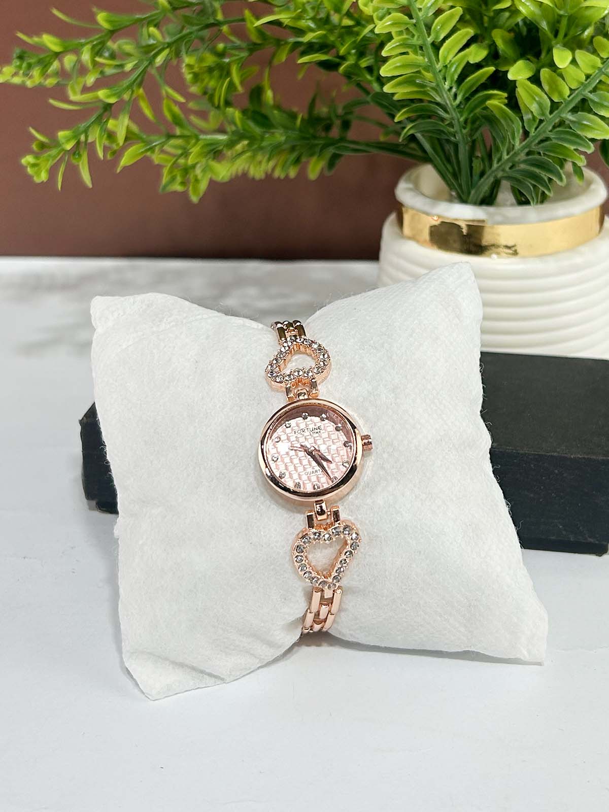 Golden Stylish Wrist Watch for Women WW127