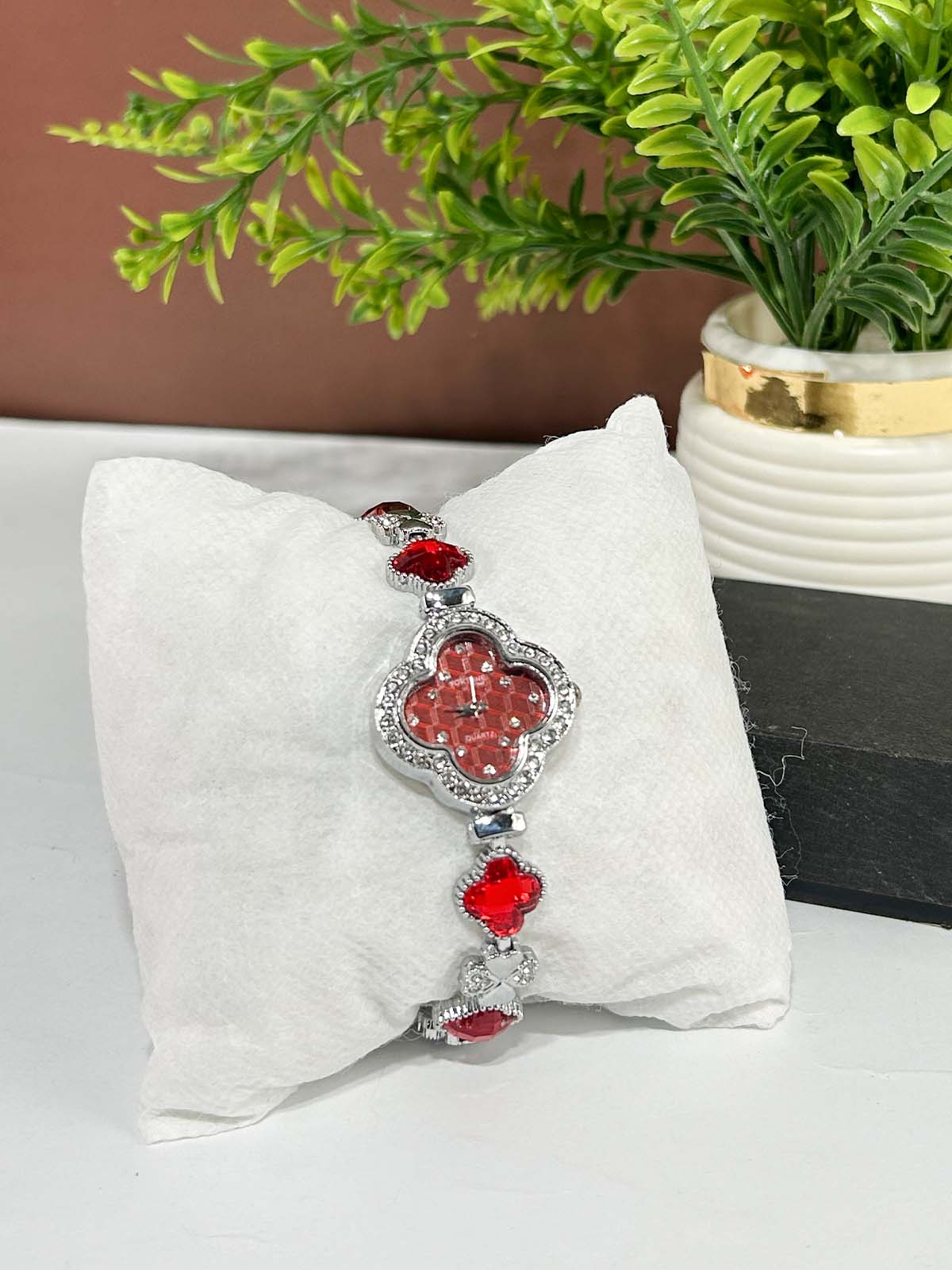 Silver Stylish Wrist Watch for Women WW126
