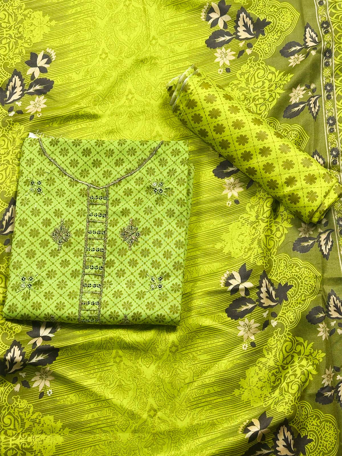 3Pcs Unstitched Digital Lawn Suit For Women WU256