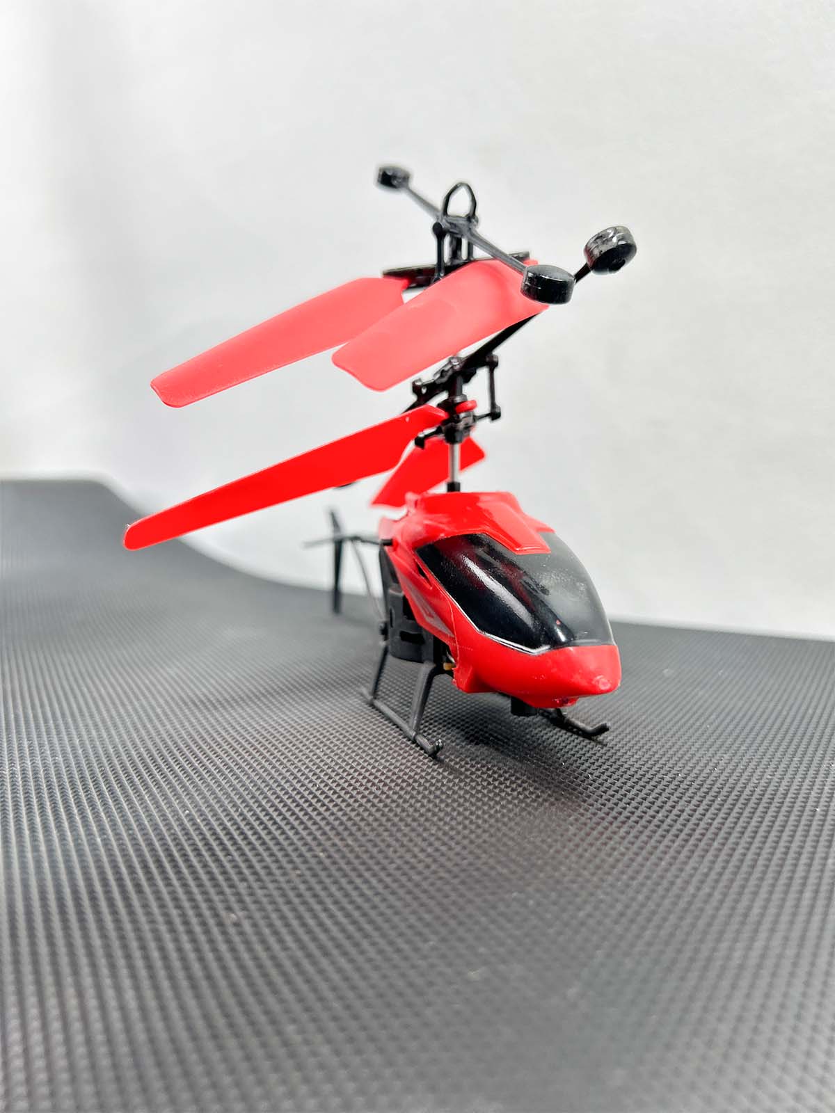Rechargeable Hand Sensor Helicopter Red KTY165