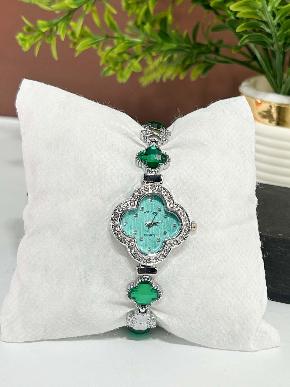Silver Stylish Wrist Watch for Women WW122