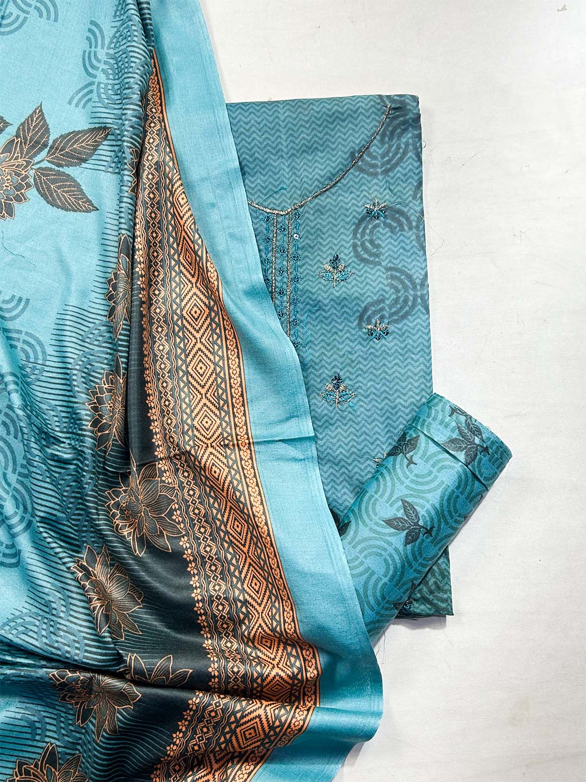 3Pcs Unstitched Digital Lawn Suit For Women WU258