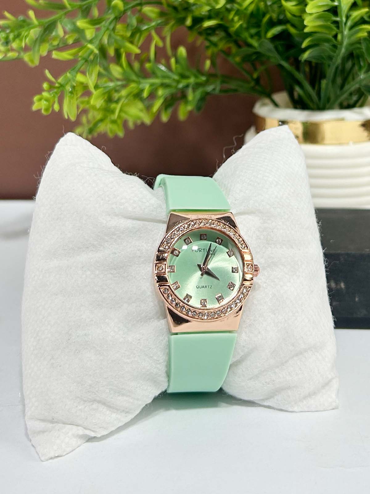 Green Stylish Wrist Watch for Women WW115