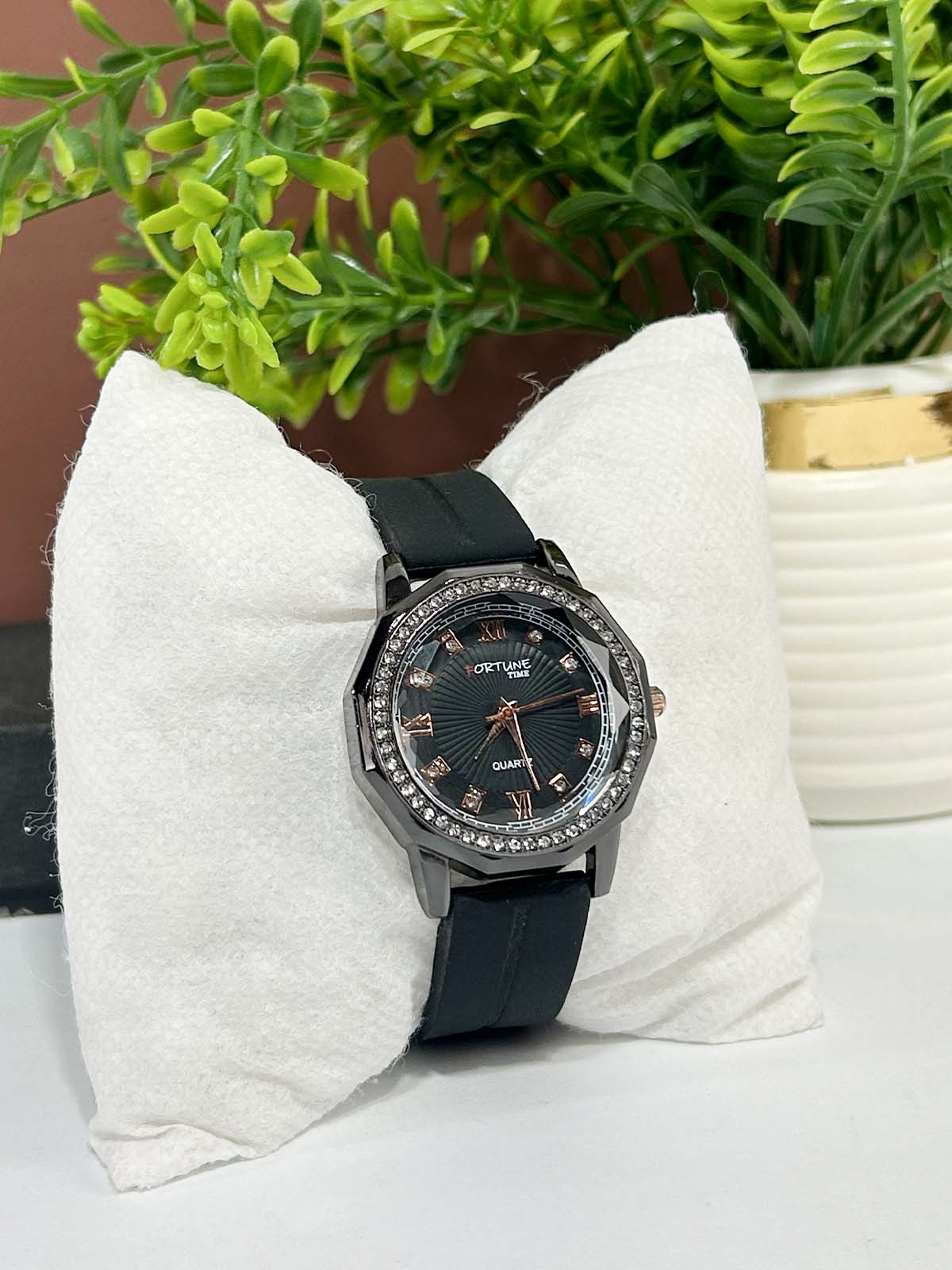 Black Stylish Wrist Watch for Women WW103
