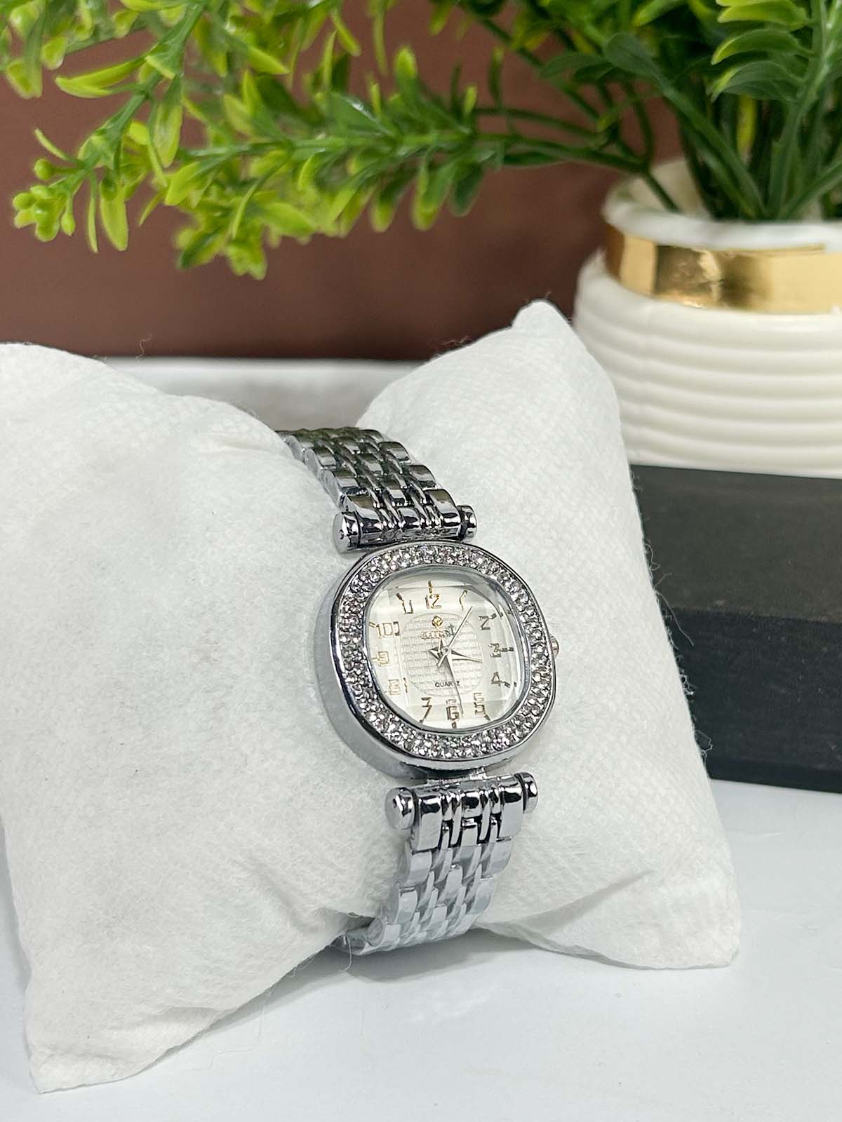 Silver Stylish Wrist Watch for Women WW100