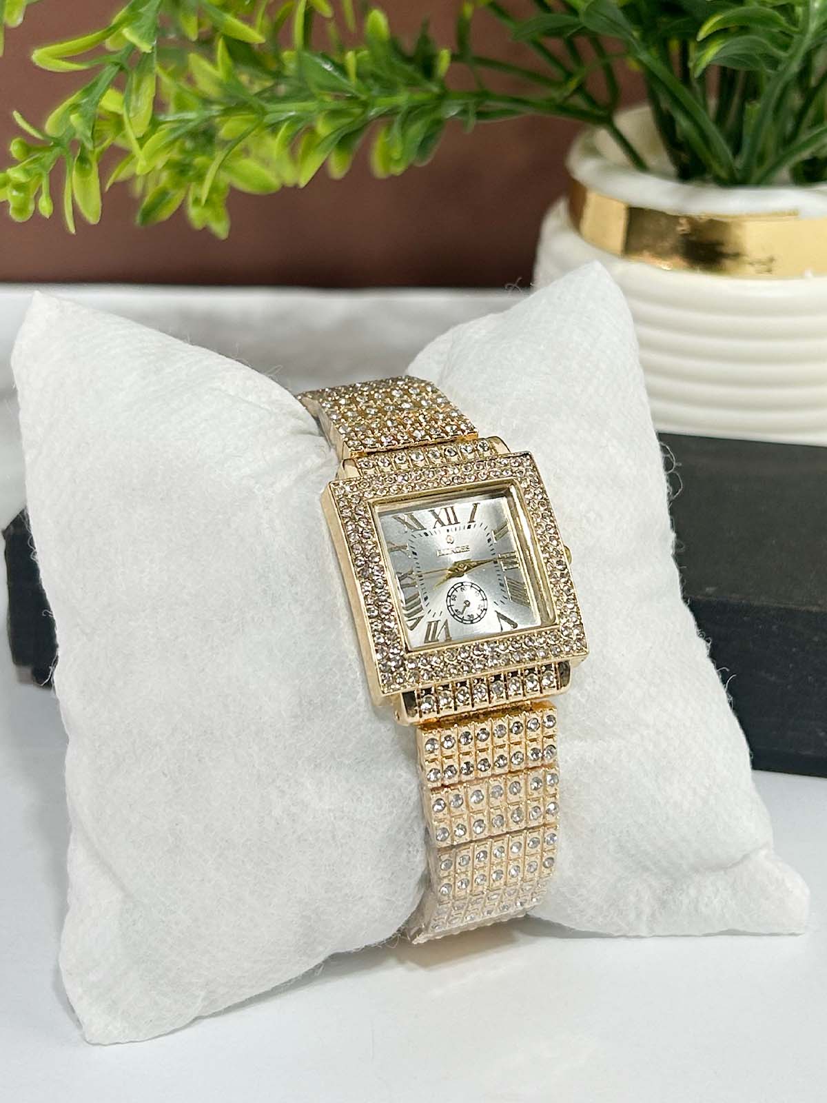 Golden Stylish Wrist Watch for Women WW96