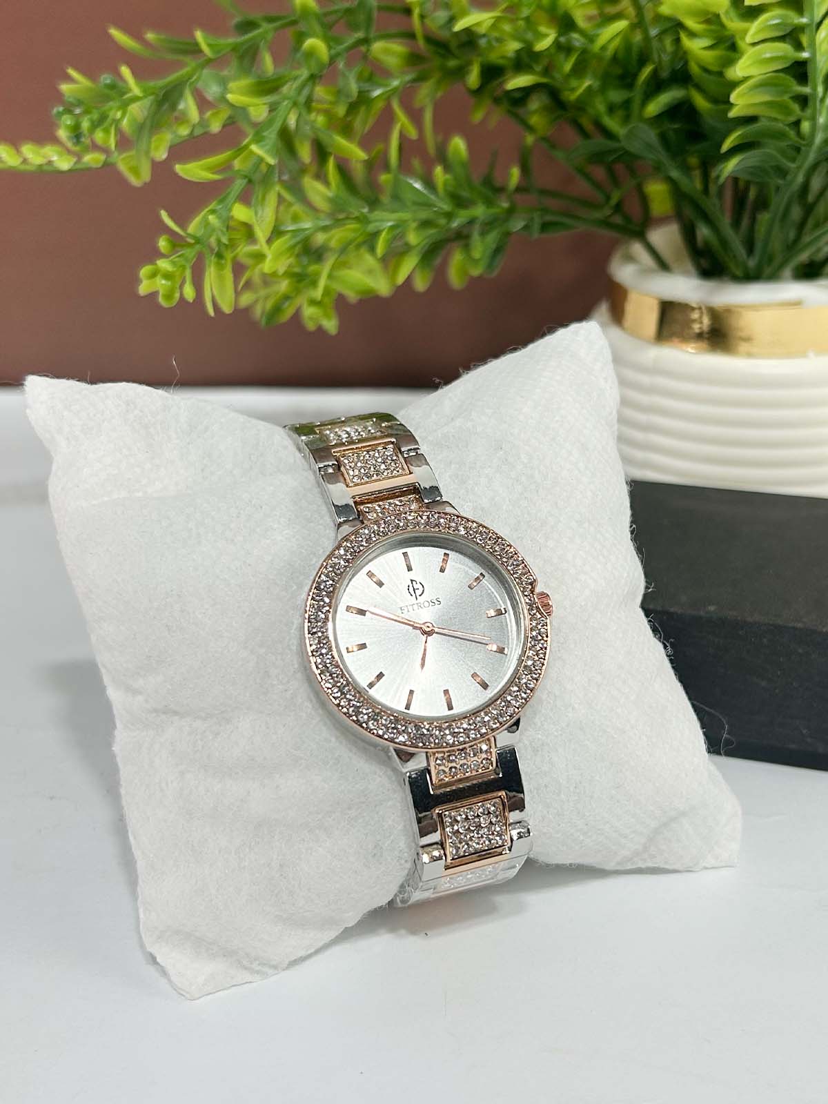 Silver Stylish Wrist Watch for Women WW91