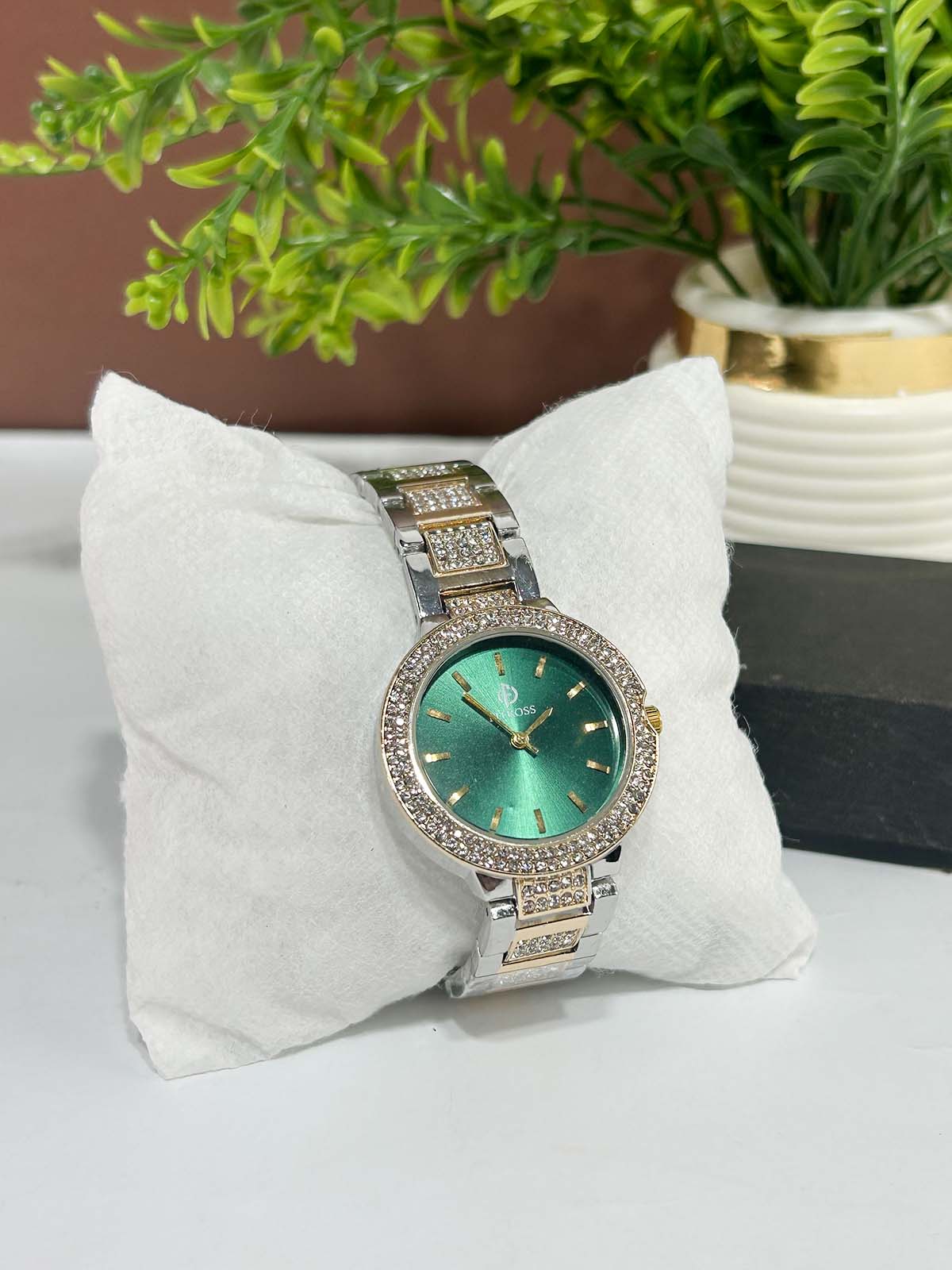 Silver Stylish Wrist Watch for Women WW90