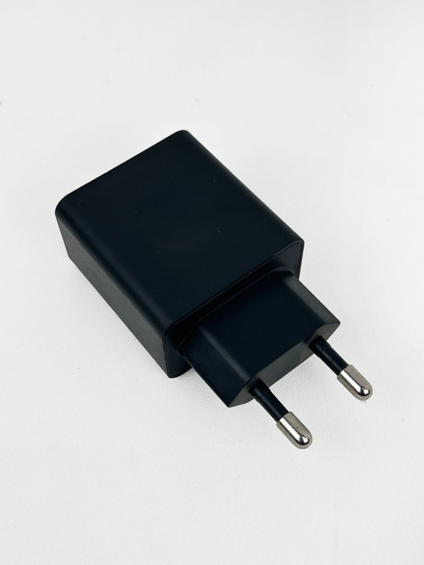 Black Wall Charger Adapter 01