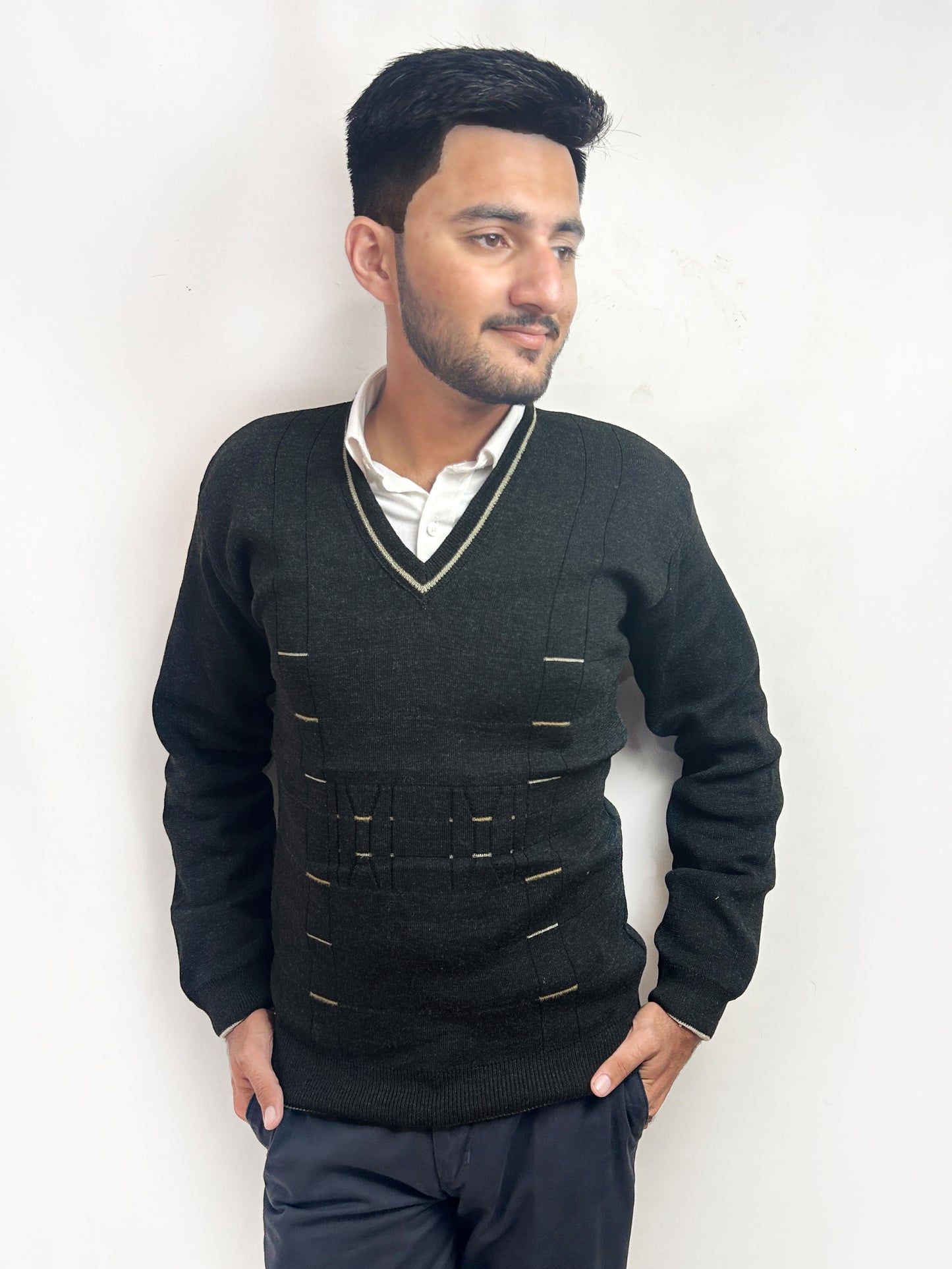 Black Full Sleeves Sweater for Men MSW37