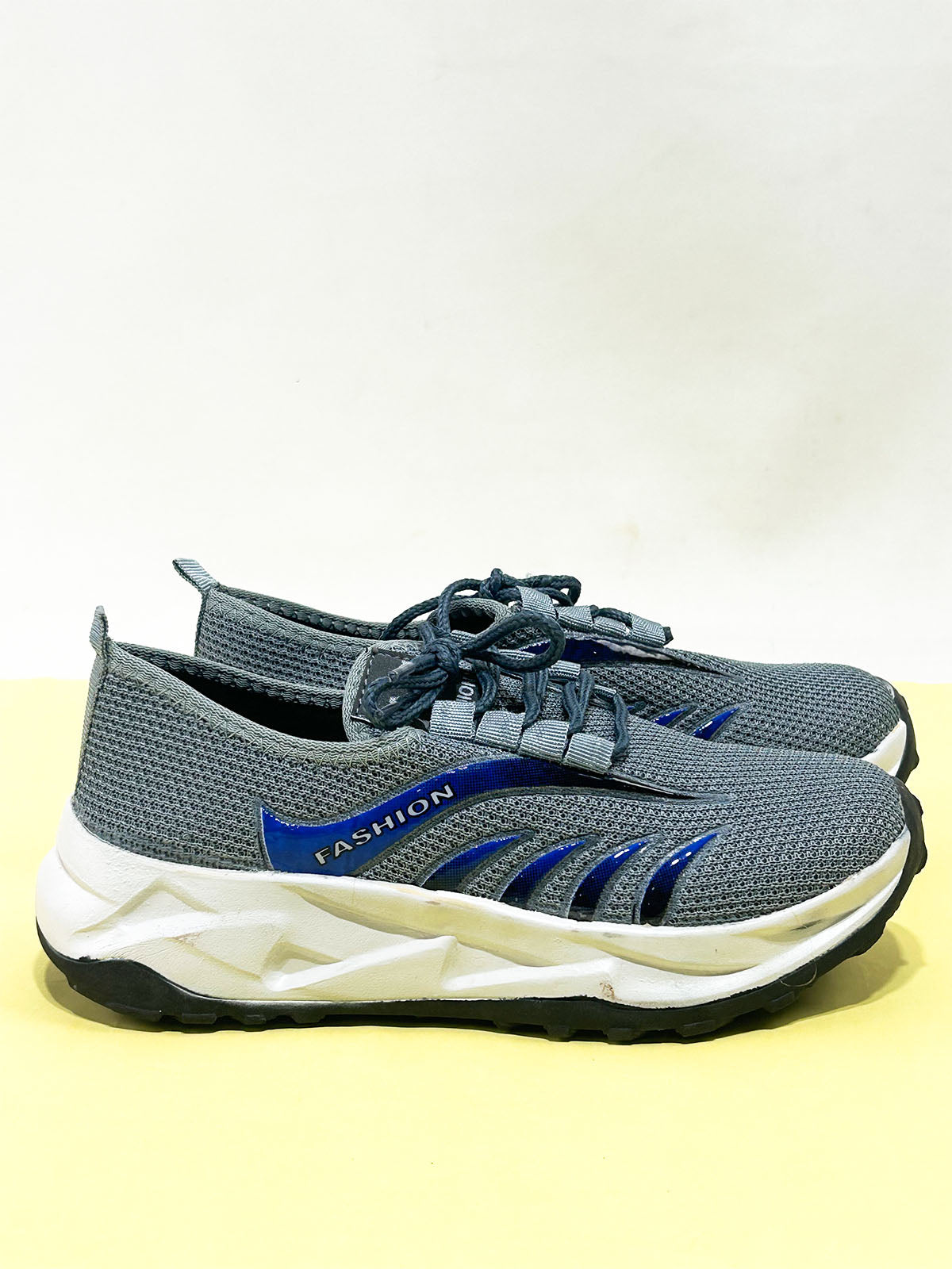 Grey Casual Sneakers For Men MJS252