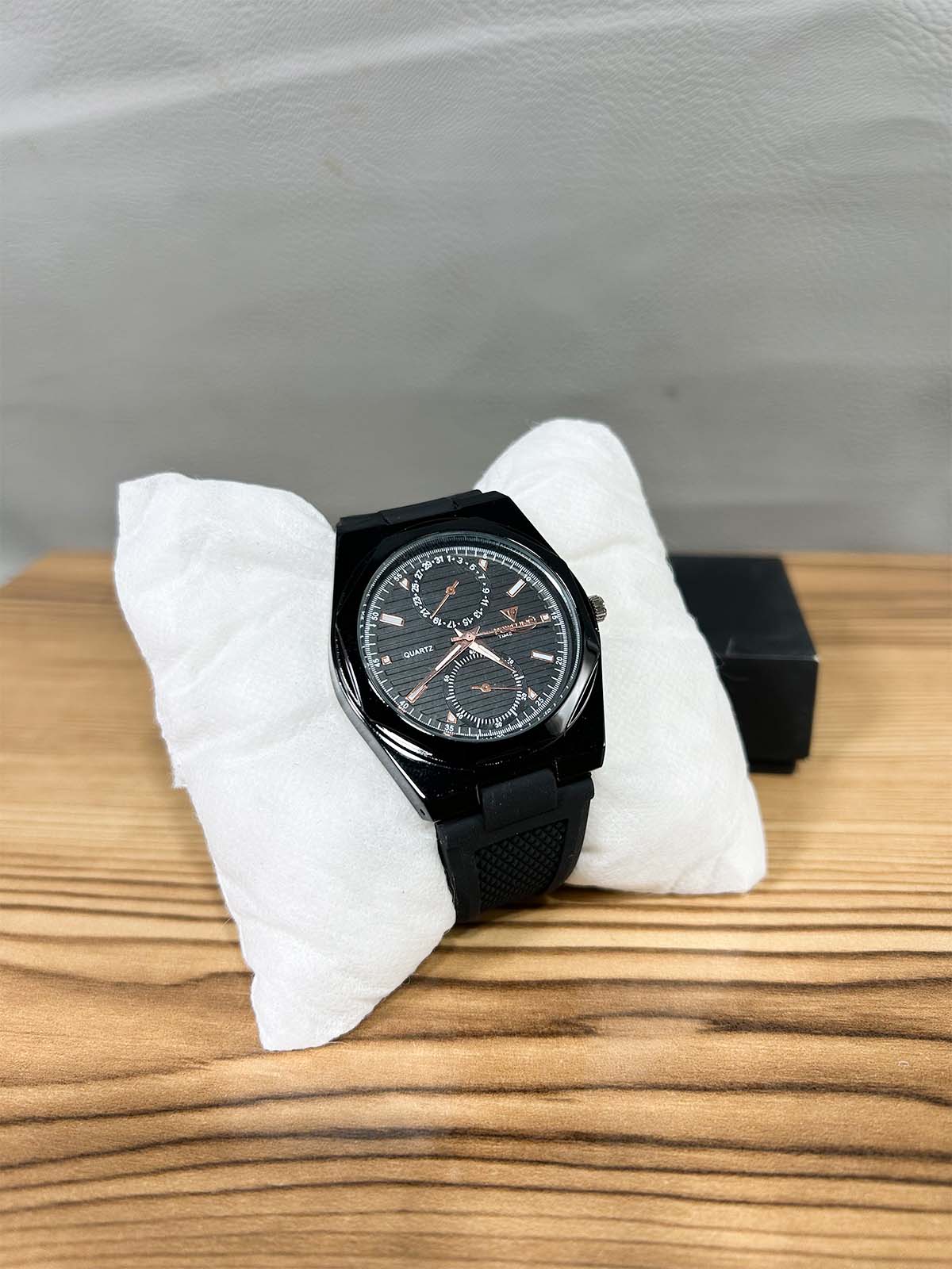 Black Rubber Strap Watch For Men MW171
