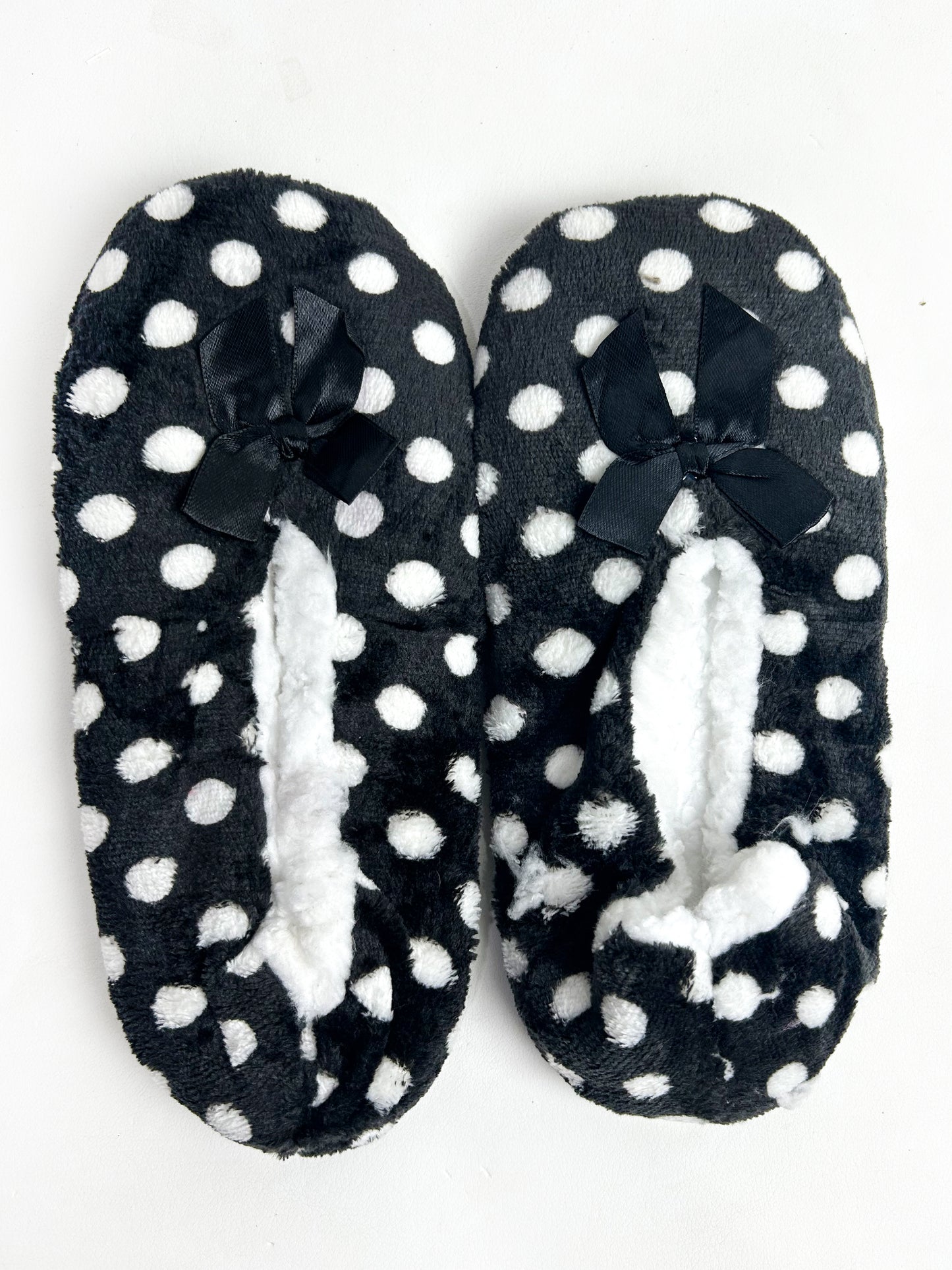 Black Polka Dots Fuzzy Slipper Socks FSS19