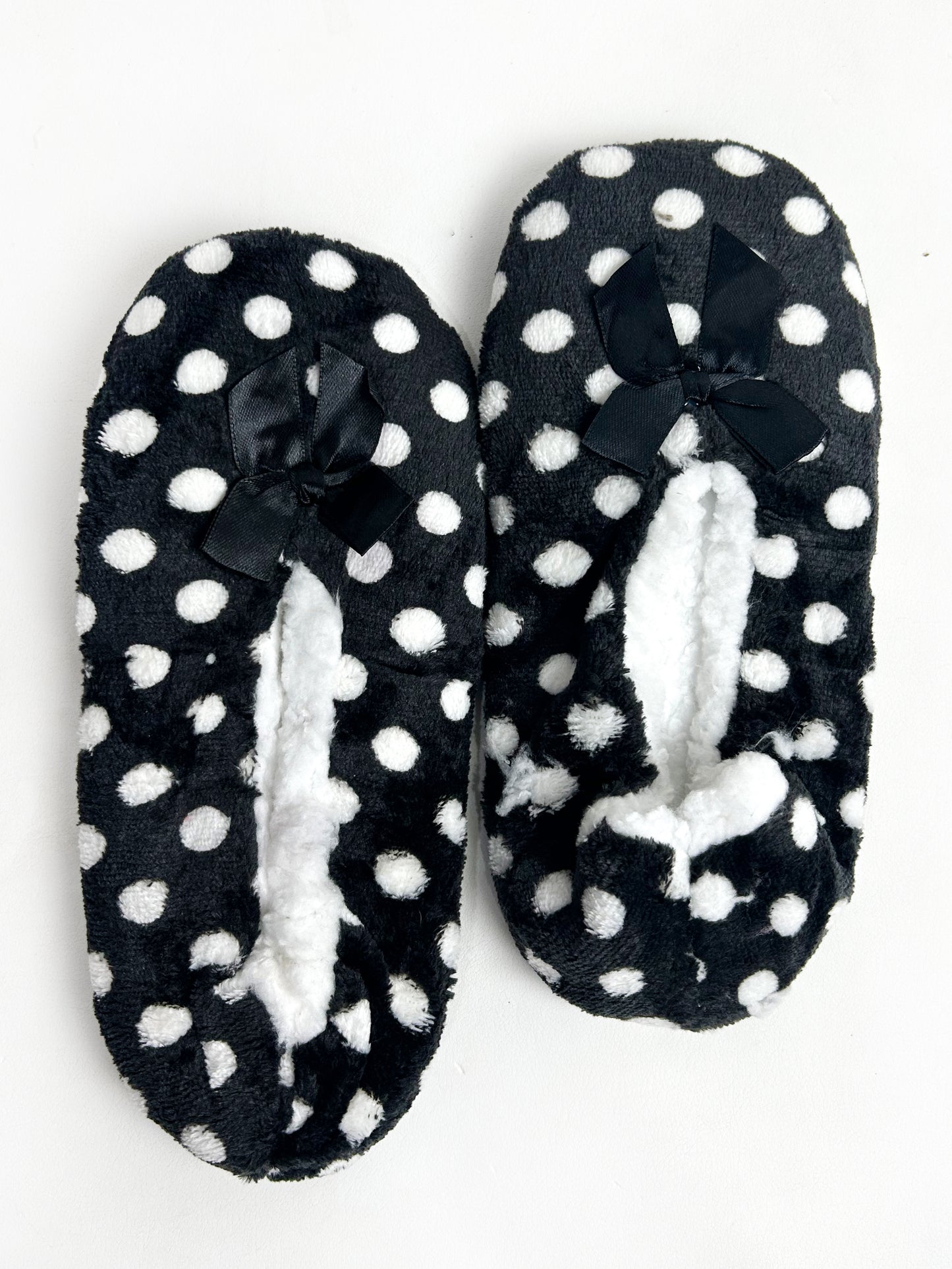 Black Polka Dots Fuzzy Slipper Socks FSS19