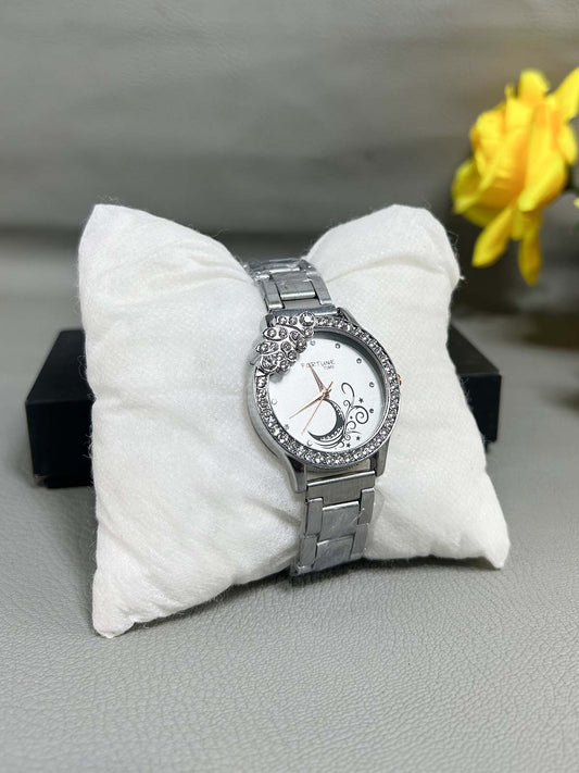 Silver Stylish Wrist Watch for Women WW71