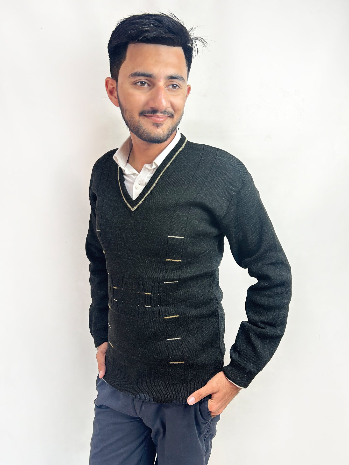 Black Full Sleeves Sweater for Men MSW37