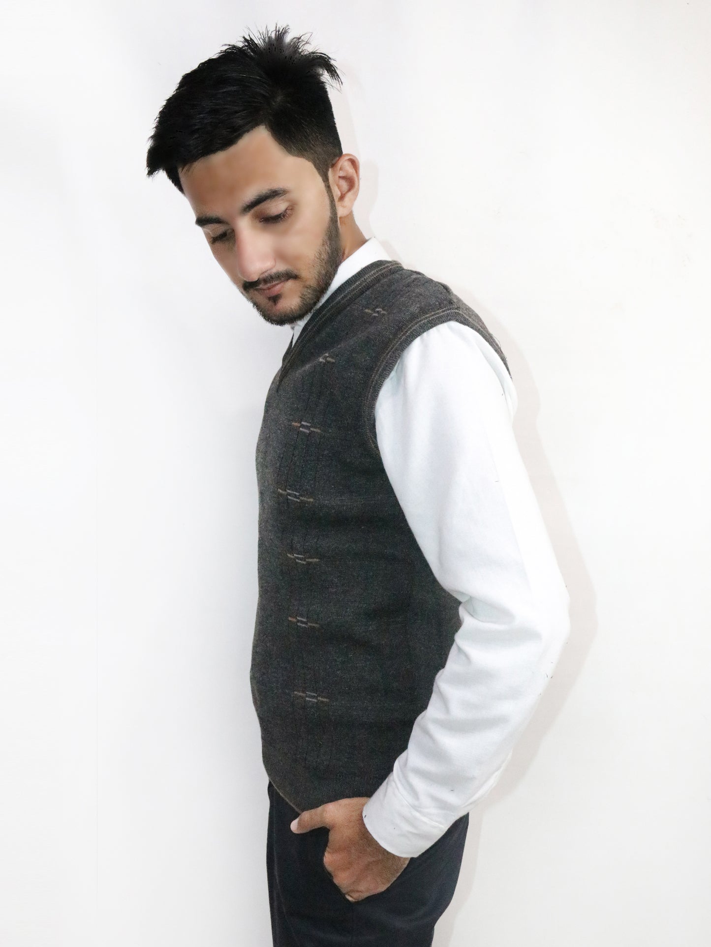 Dark Grey Sleeveless Sweater for Men MSW21