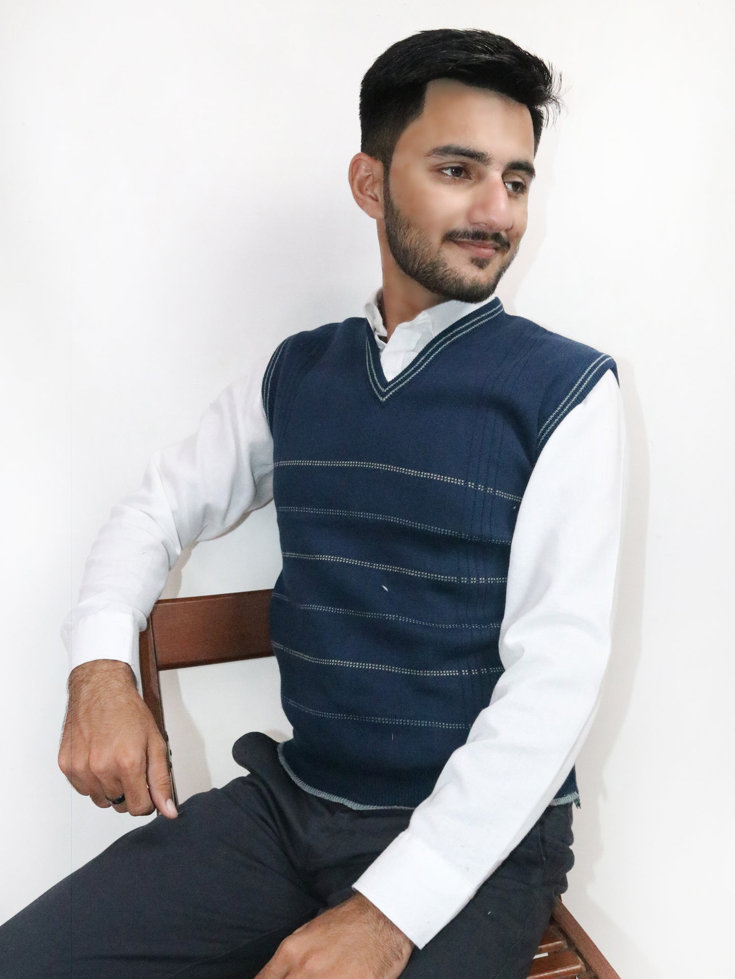 Navy Blue Sleeveless Sweater for Men MSW35