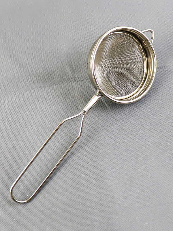 K29 Round Silver Stainless Steel Wire Handle Tea Strainer - Small