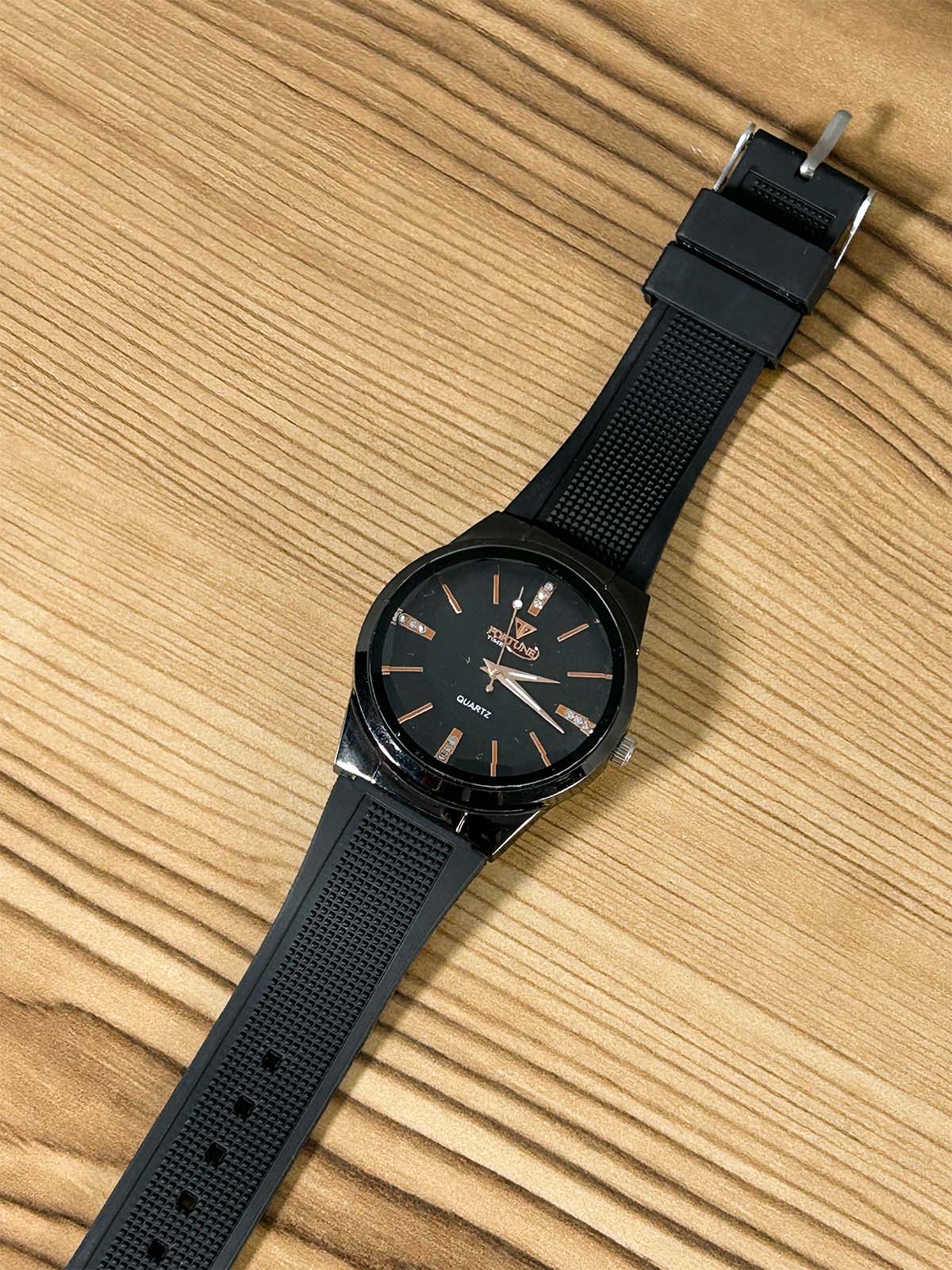 Black Rubber Strap Watch For Men MW179
